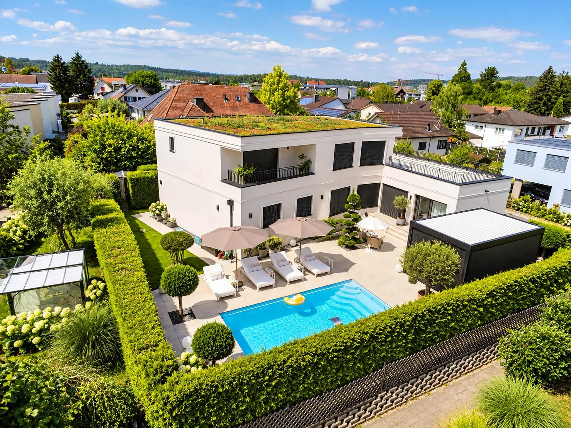 Gepflegte Aussenanlage von Mustafa Gartenbau AG